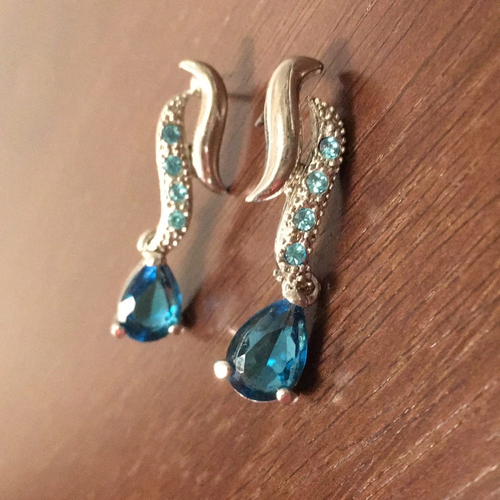 💎SALE💎 Aqua Gemstones long crystal earrings